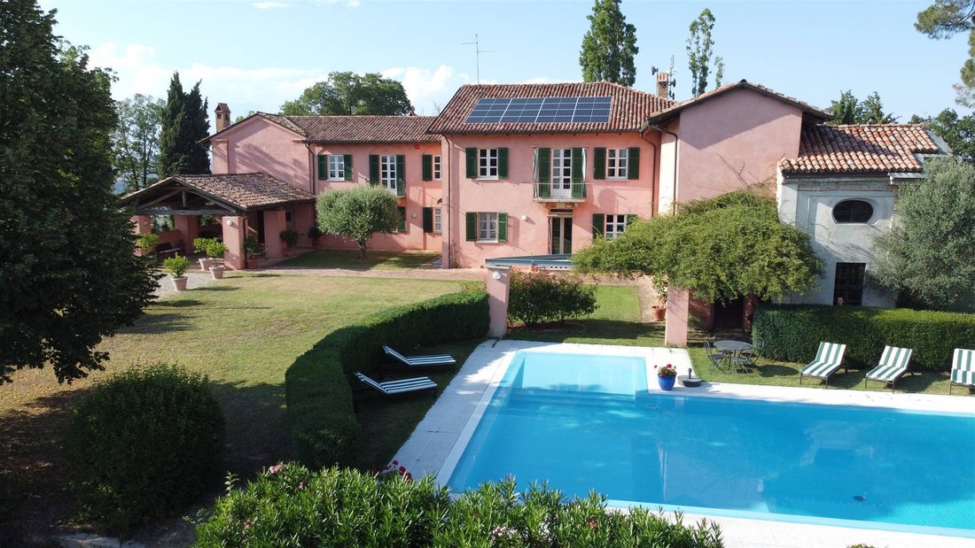 Estate in Costigliole d'Asti, Piedmont, Italy 1 - 13062836