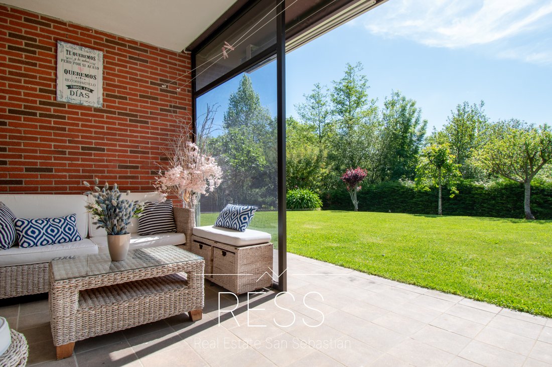 Villa Golf Swimming Pool In Hondarribia, Basque Country, Spain For Sale