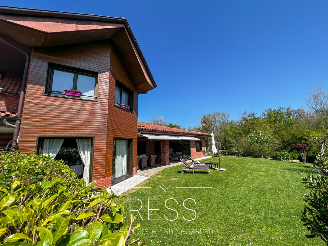 Villa Golf Swimming Pool In Hondarribia, Basque Country, Spain For Sale