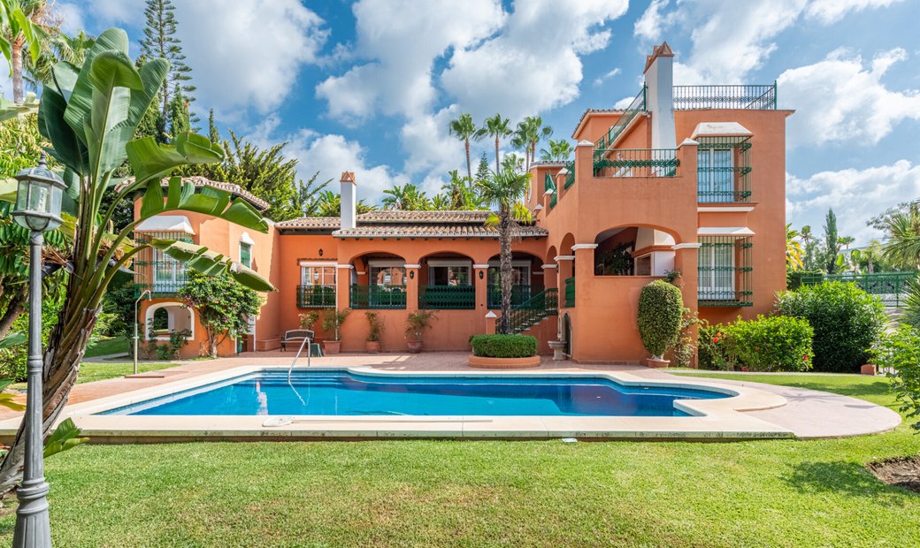 Charming Villa In Bahía De Marbella, Just A Few In Marbella, Andalusia