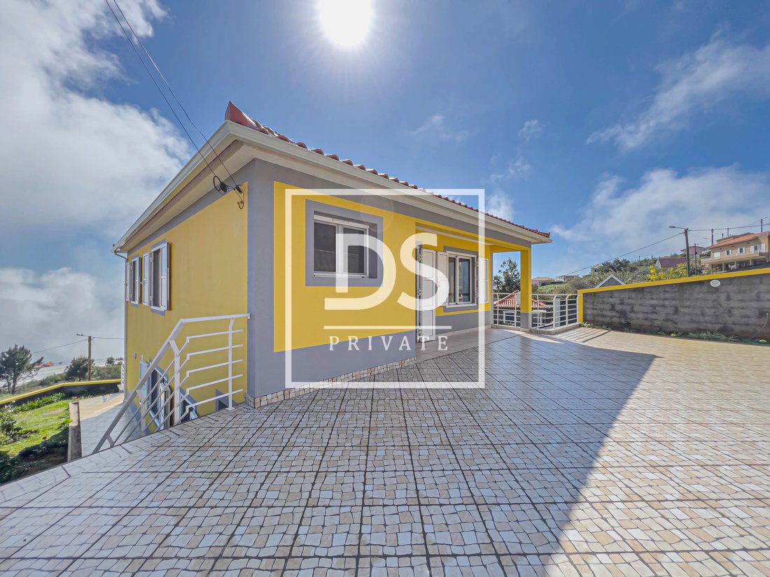 Magnificent 3 Bedroom Villa Located In Jardim In Prazeres, Madeira