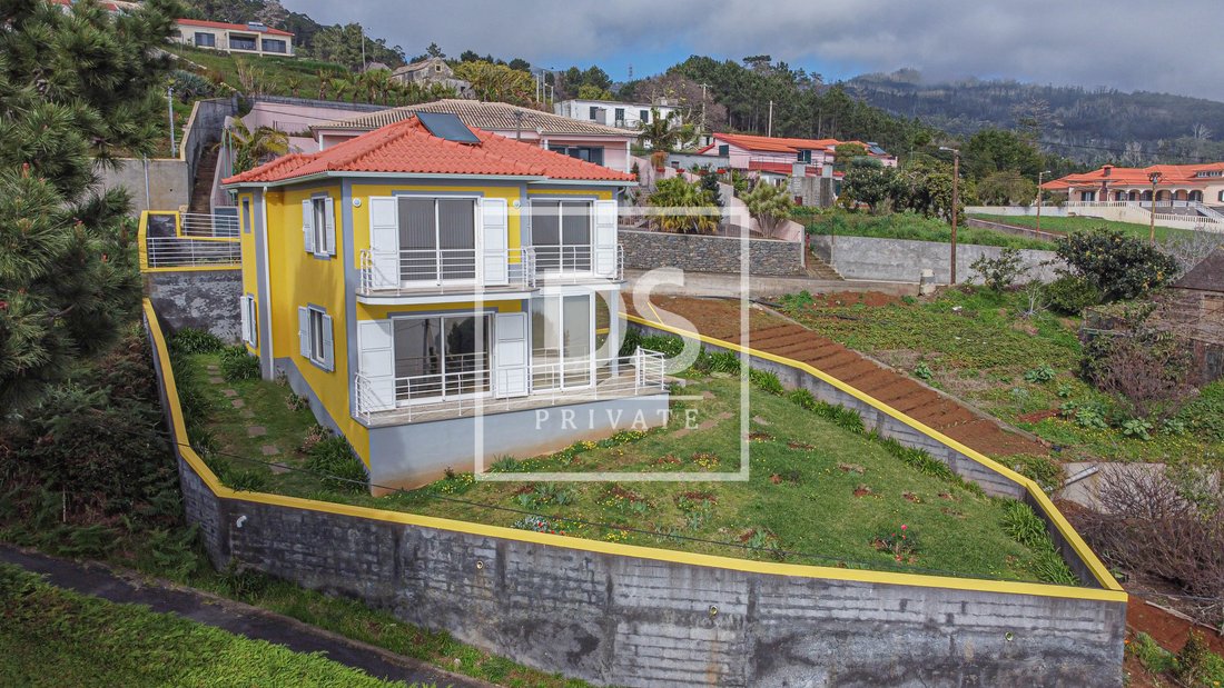 Magnificent 3 Bedroom Villa Located In Jardim In Prazeres, Madeira