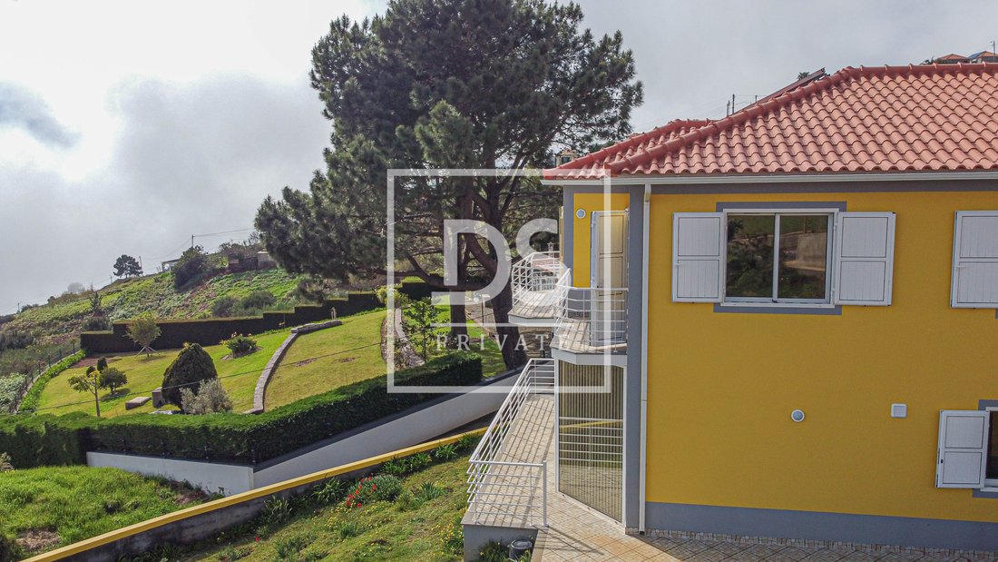 Magnificent 3 Bedroom Villa Located In Jardim In Prazeres, Madeira
