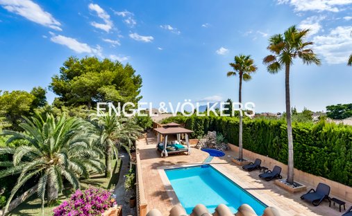 Villa in Calp / Calpe, Valencian Community, Spain 1