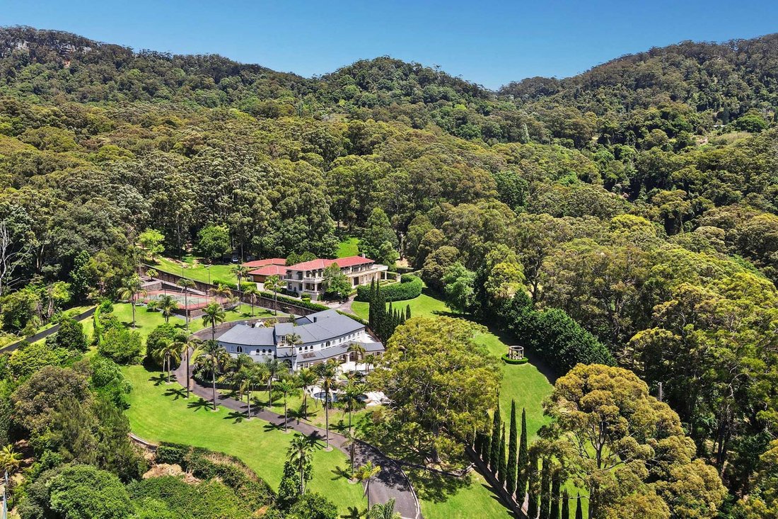 Iconic 'Villa Carla', Luxury Beyond In Balgownie, New South Wales