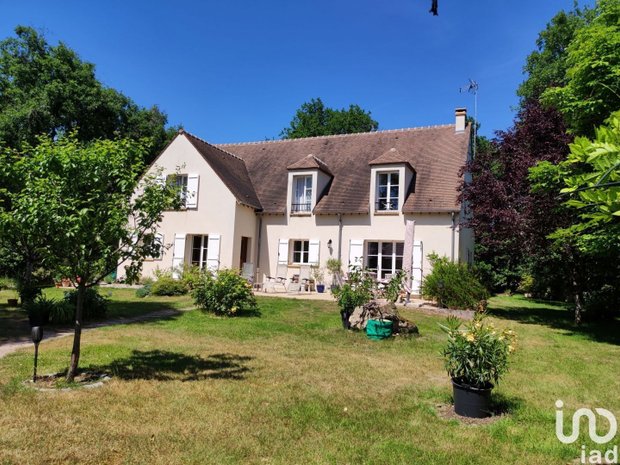 Luxury homes with garage for sale in AchèreslaForêt, ÎledeFrance