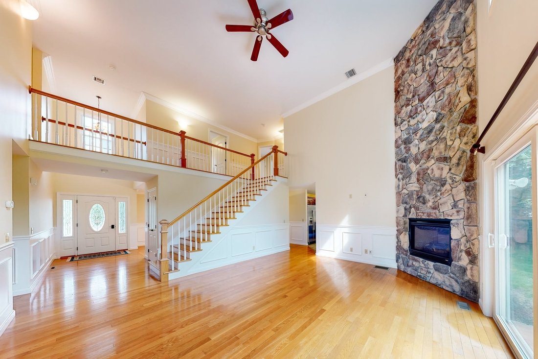 7 Annie's Wy In Barrington, Rhode Island, United States For Sale (13068518)