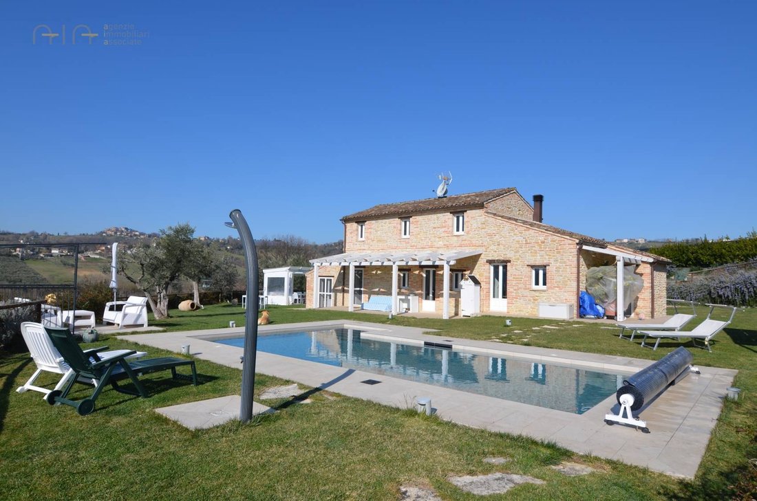 Country House For Sale In Monte Vidon Corrado