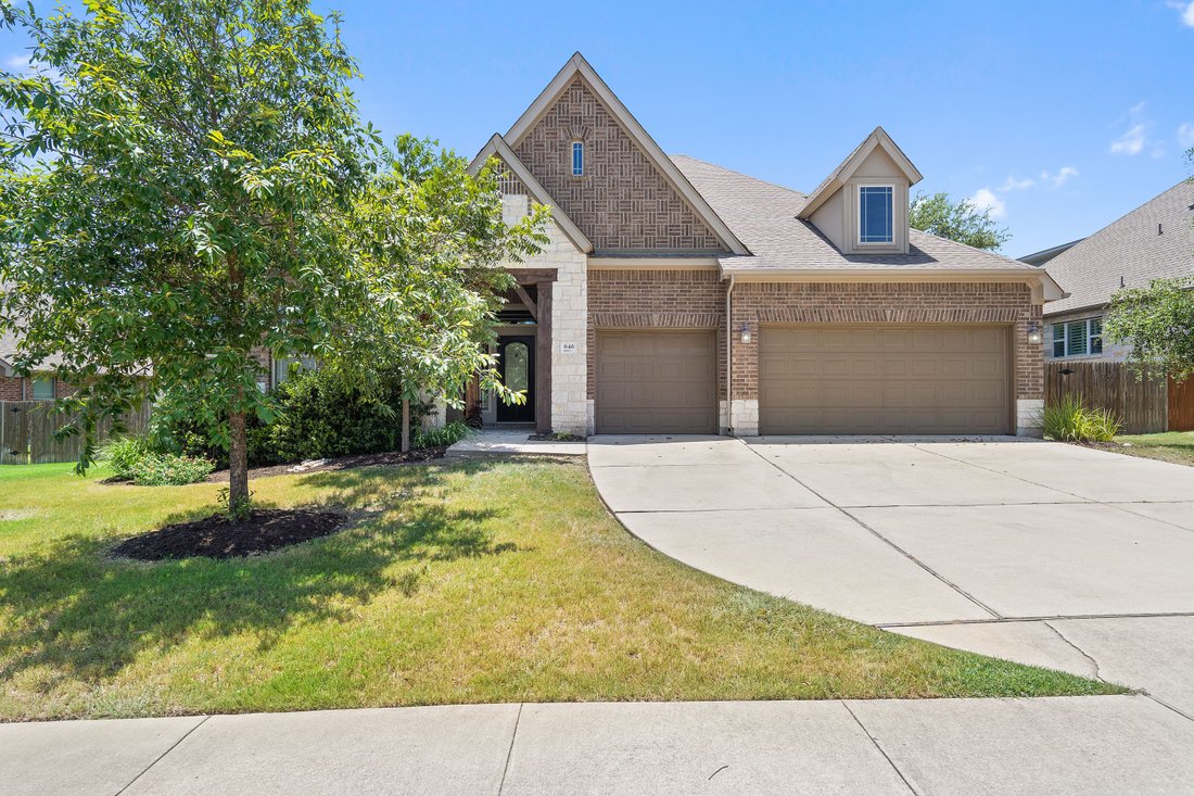 Beautiful Single Story With A Pool In Belterra! In Austin, Texas