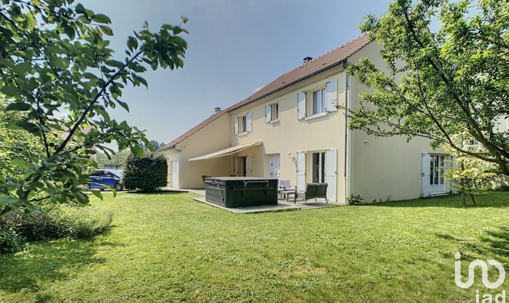 Vente Maison Traditionnelle 8 Pièces In Melun, île De France, France