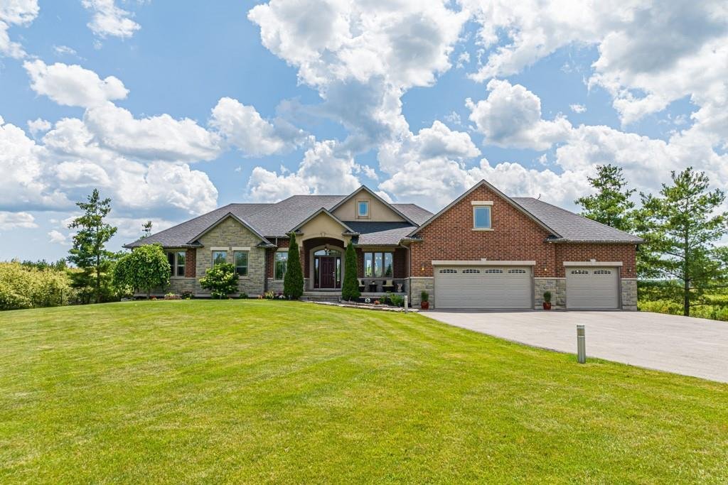 To This Stunning Bungalow !! In Caistor Centre, Ontario, Canada