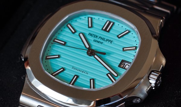 Nautilus Jumbo 5711/1A-018 Tiffany Blue Dial - Dealer Clocks