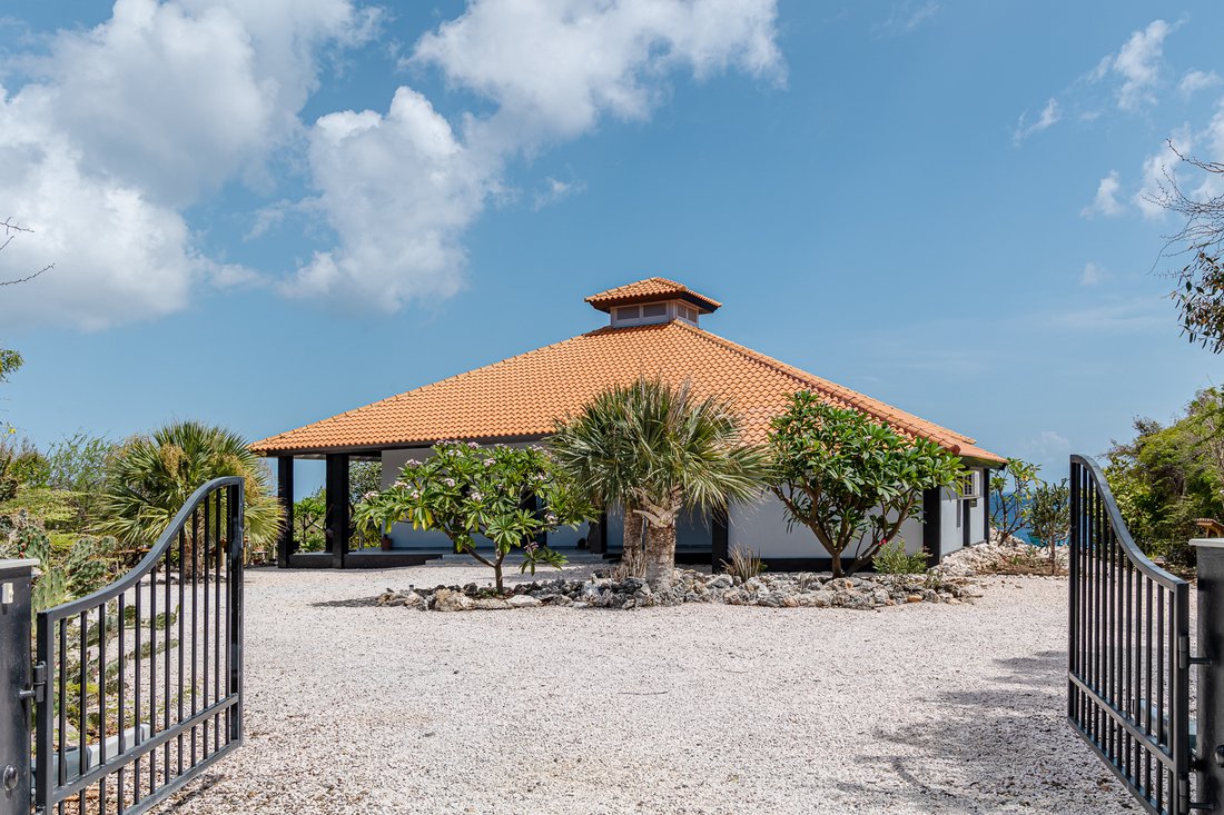 Coral Estate Inviting Oceanfront Villa In Sint Willibrordus, Curaçao