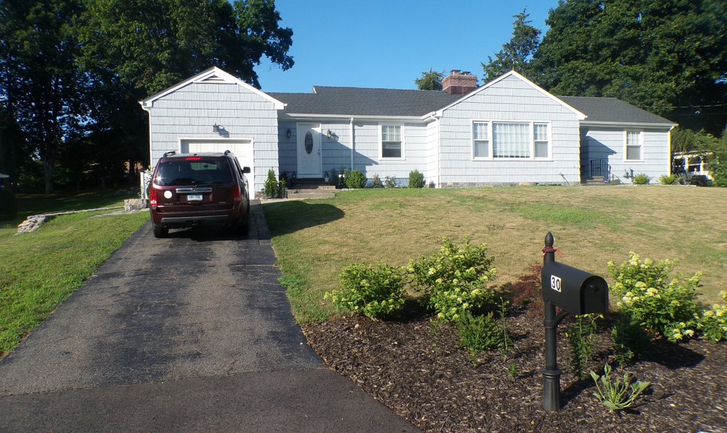 Four Bedroom Ranch In Trumbull, Connecticut, United States For Sale