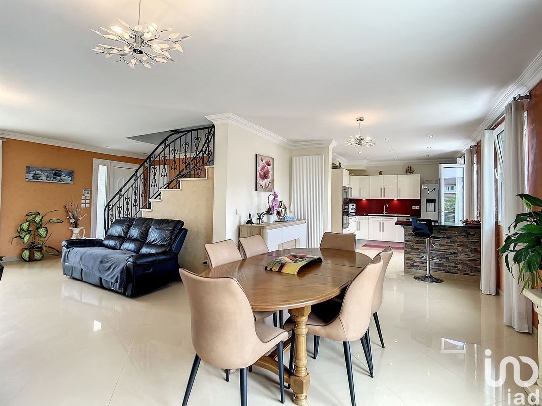 Vente Maison/Villa 6 Pièces In Champigny Sur Marne, île De France