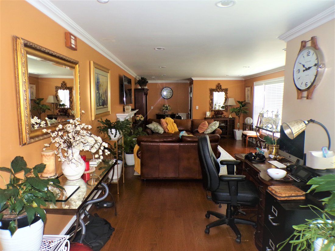 Four Bedroom Ranch In Trumbull, Connecticut, United States For Sale