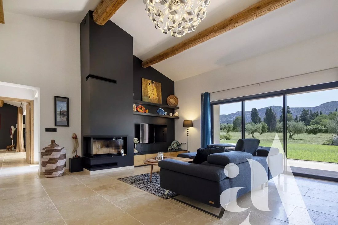 Co Sole Agent In Saint Rémy De Provence, Provence Alpes Côte D'azur