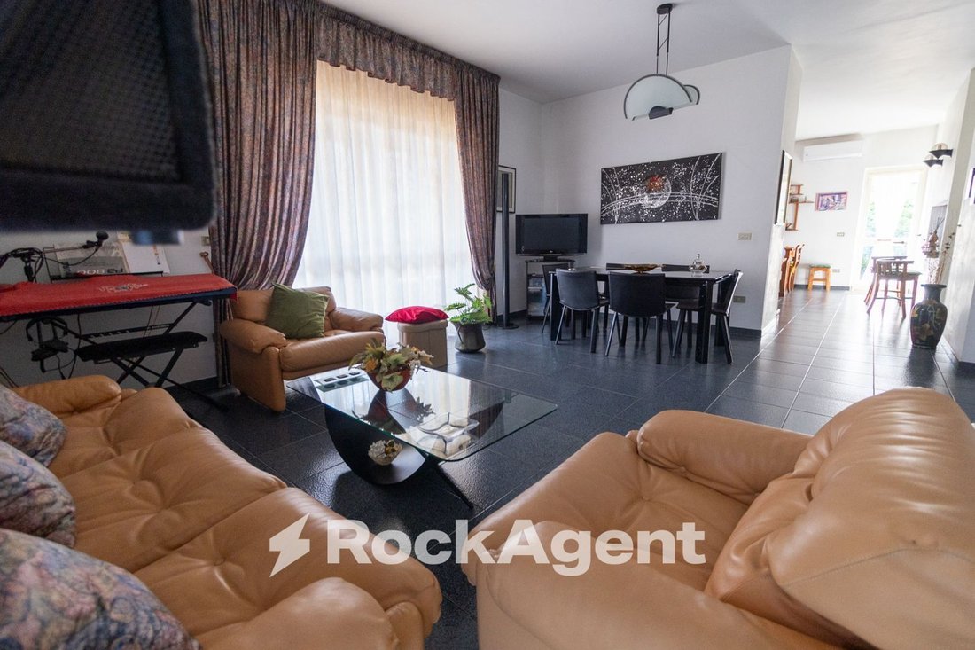 Catanzaro House Villa Dans Catanzaro, Calabre, Italie à Vendre (13078458)