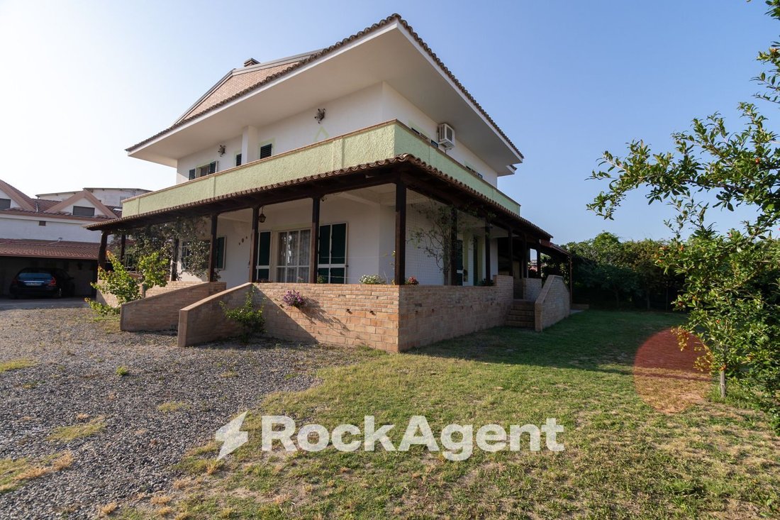 Catanzaro House Villa Dans Catanzaro, Calabre, Italie à Vendre (13078458)