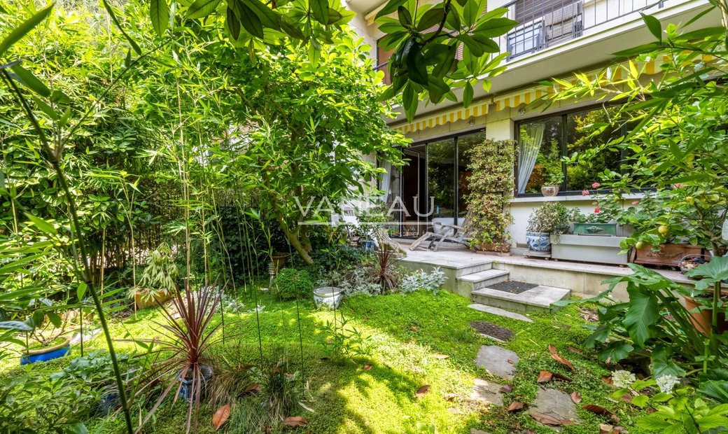 Apartment Opening On Garden With Trees Paris In Paris, île De France