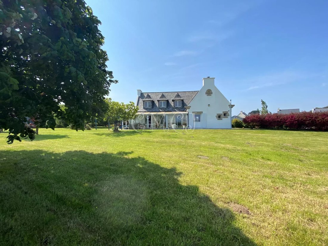 Finistère, Saint Pol De Léon, Vente In Saint Pol De Léon, Brittany