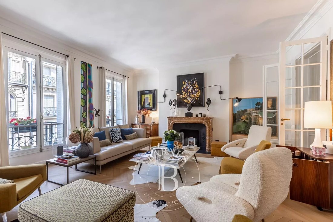 Apartment in Paris, Île-de-France, France 1 - 13085956