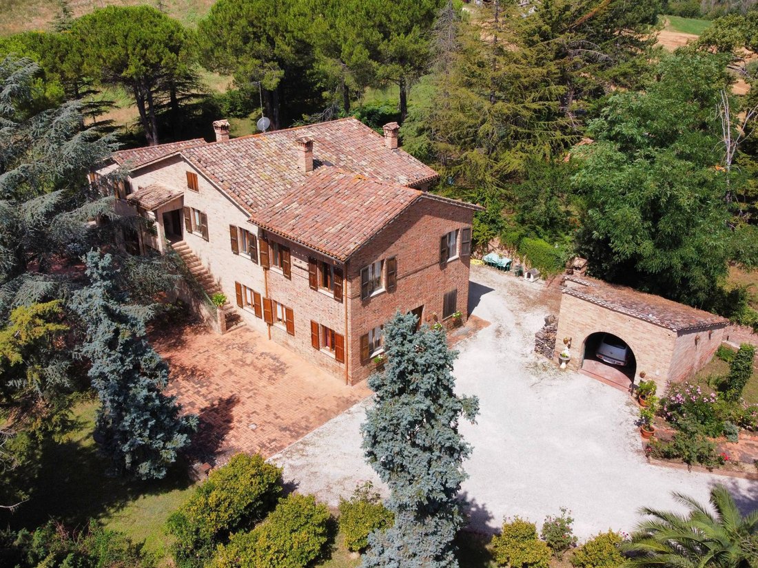Country House in San Ginesio, Marche, Italy 1 - 13085268