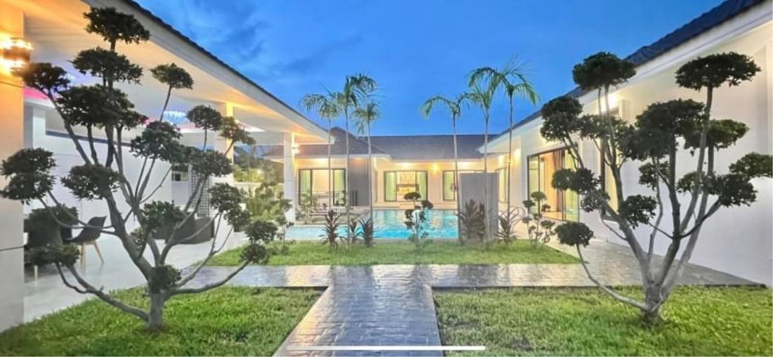 Modern Luxury Pool Villa Newly In Bang Lamung Sub District, Chon Buri