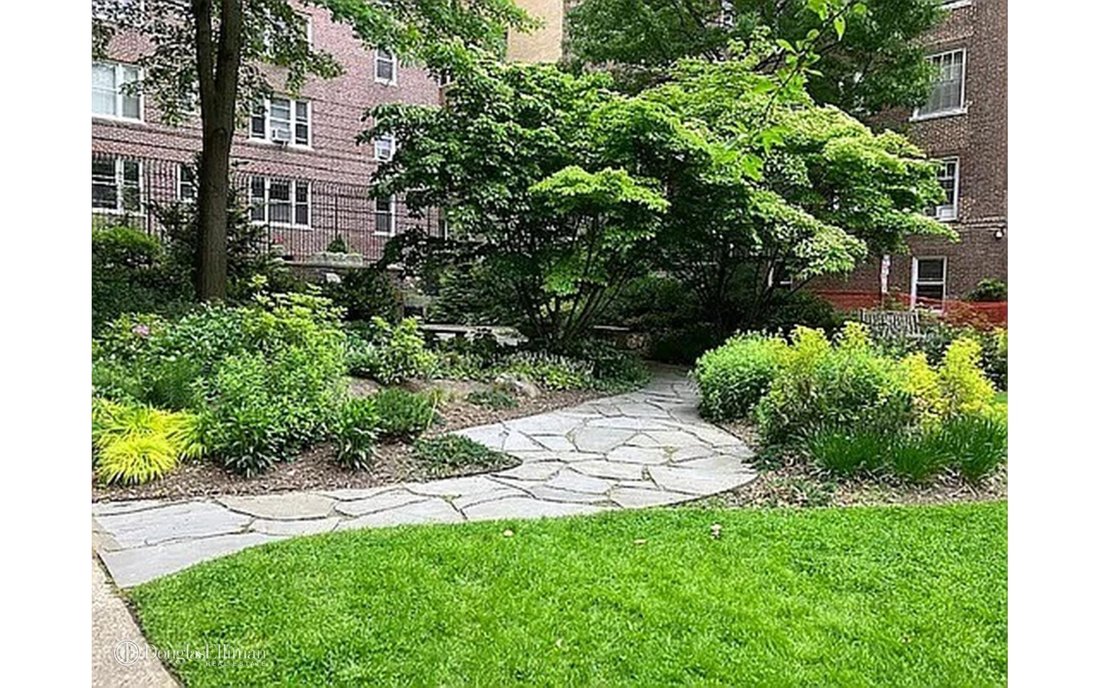 Coop Queens In New York, New York, United States For Sale (13087371)