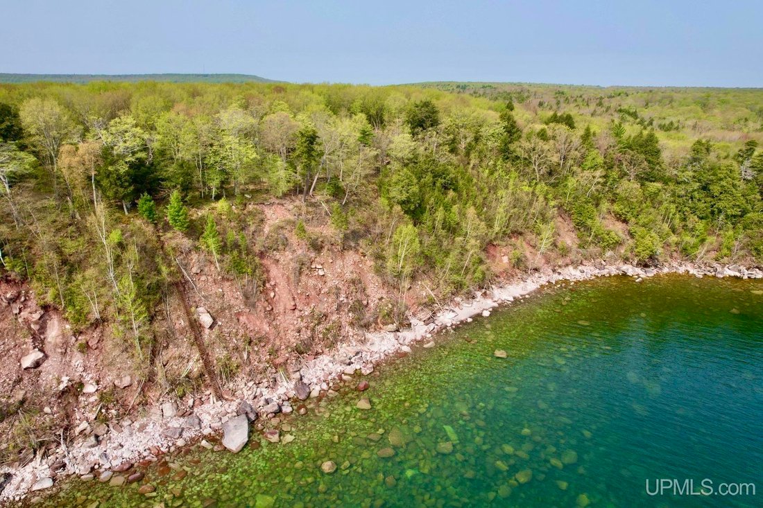 3 Bedrooms Single Family Detached In Au Train, Michigan, United States