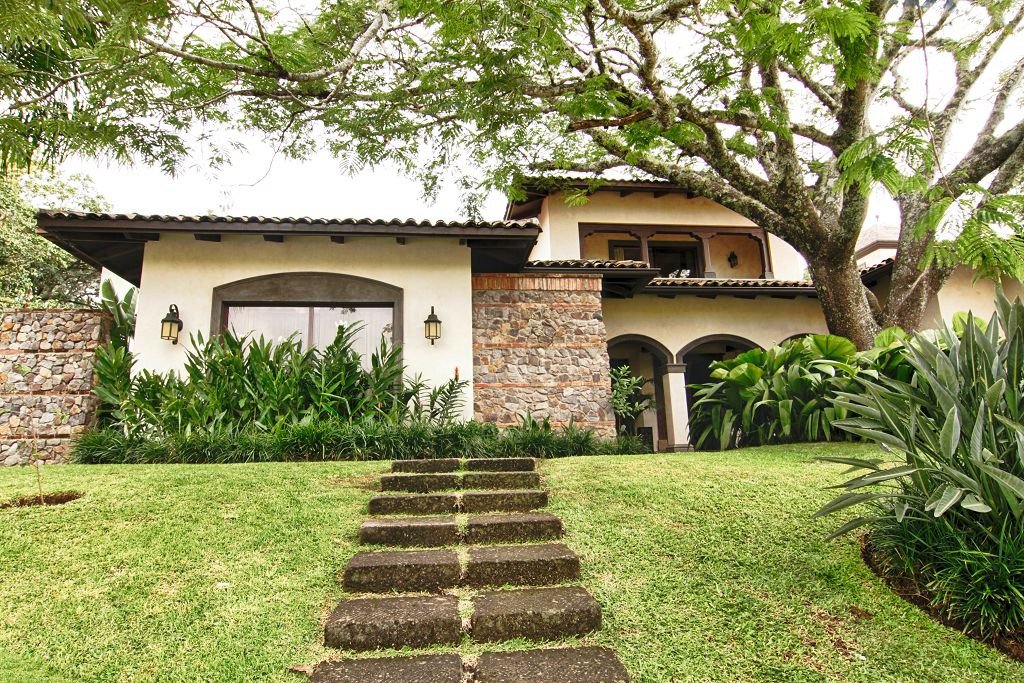 House in Santa Ana, San José Province, Costa Rica 1 - 13087033