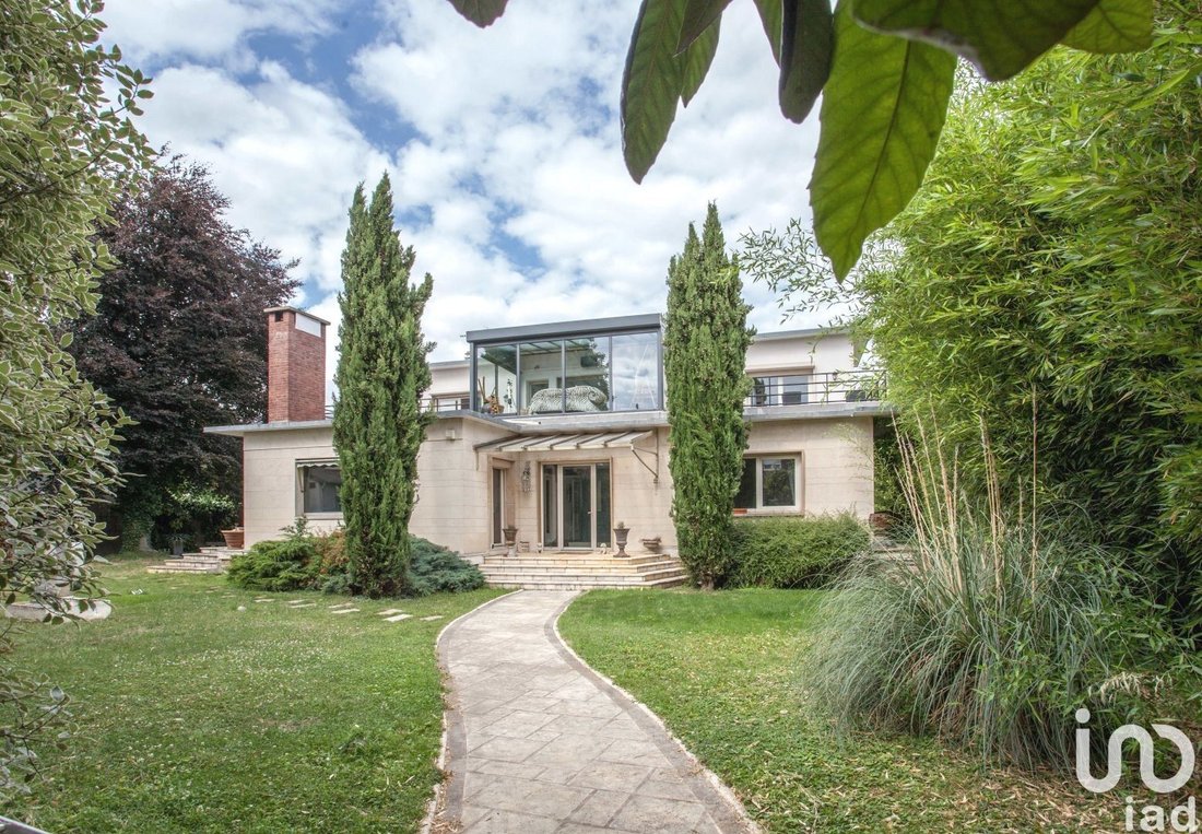 Vente Maison/Villa 11 Pièces In Ormesson Sur Marne, île De France