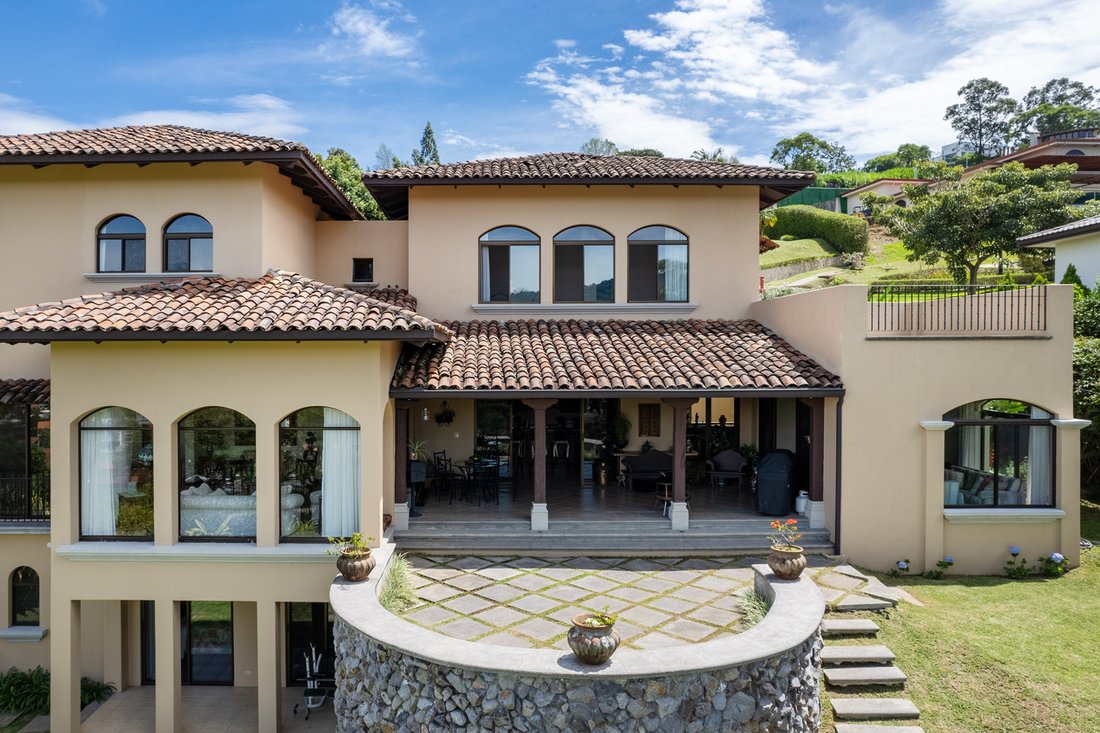 19496 Beautiful House For Sale In In Tres Rios, Cartago Province, Costa