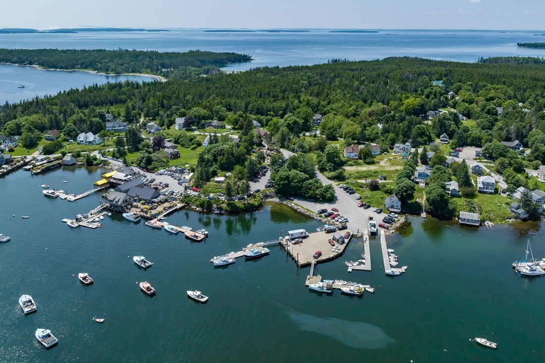 7 Columbia Avenue In Tremont, Maine, United States For Sale (13089757)