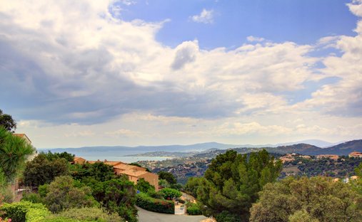 Villa in Roquebrune-sur-Argens, Provence-Alpes-C�te d'Azur, France 1