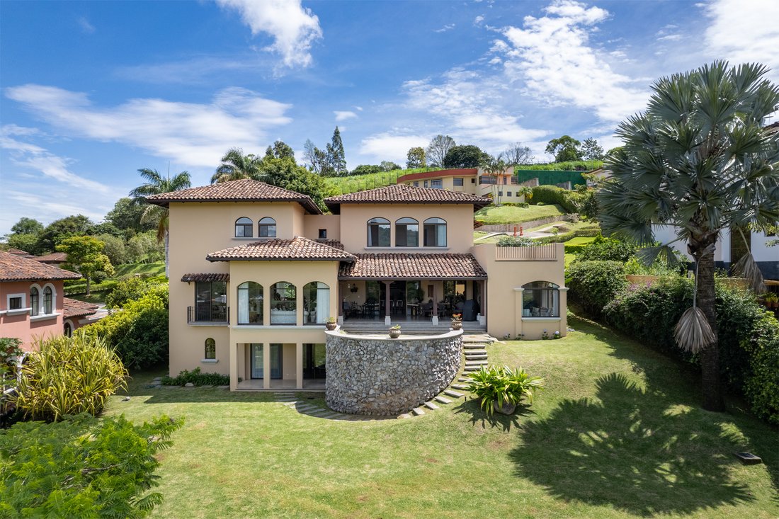 19496 Beautiful House For Sale In In Tres Rios, Cartago Province, Costa