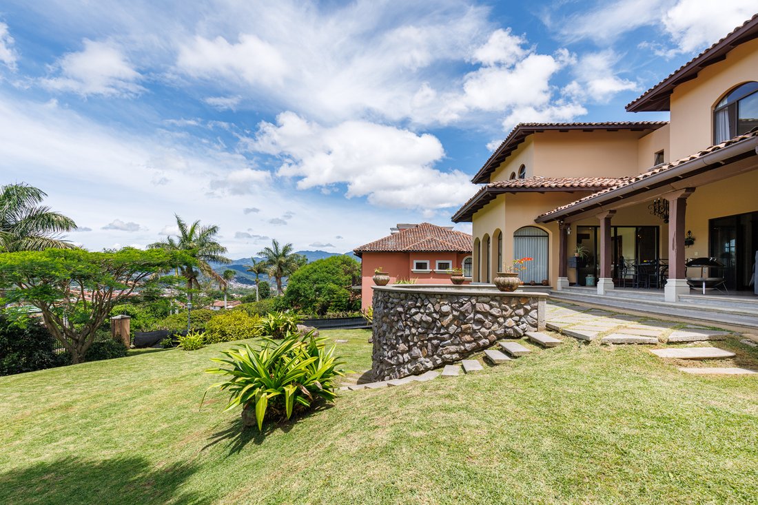 19496 Beautiful House For Sale In In Tres Rios, Cartago Province, Costa