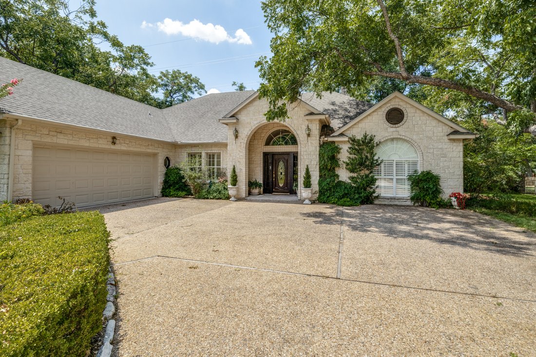 Delightful Texas Stone Home! In Marble Falls, Texas, United States For