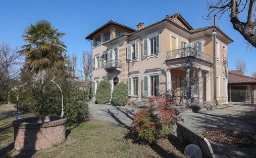 Villa in Valfenera, Piemont, Italien 1