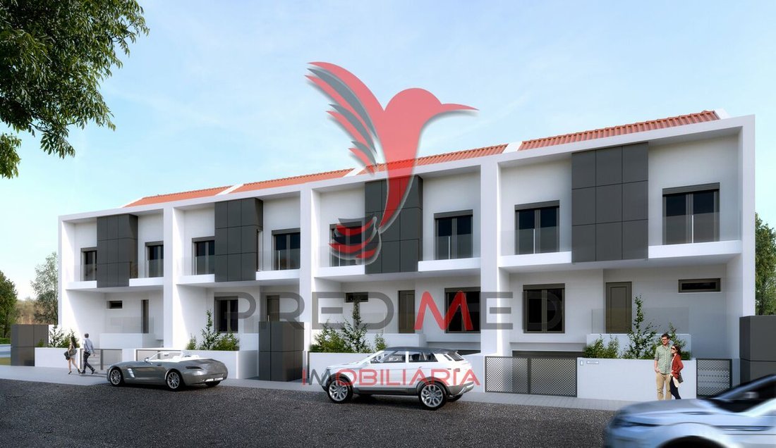 Unique Opportunity! Townhouse With 5 Rooms, In Alcochete, Setubal