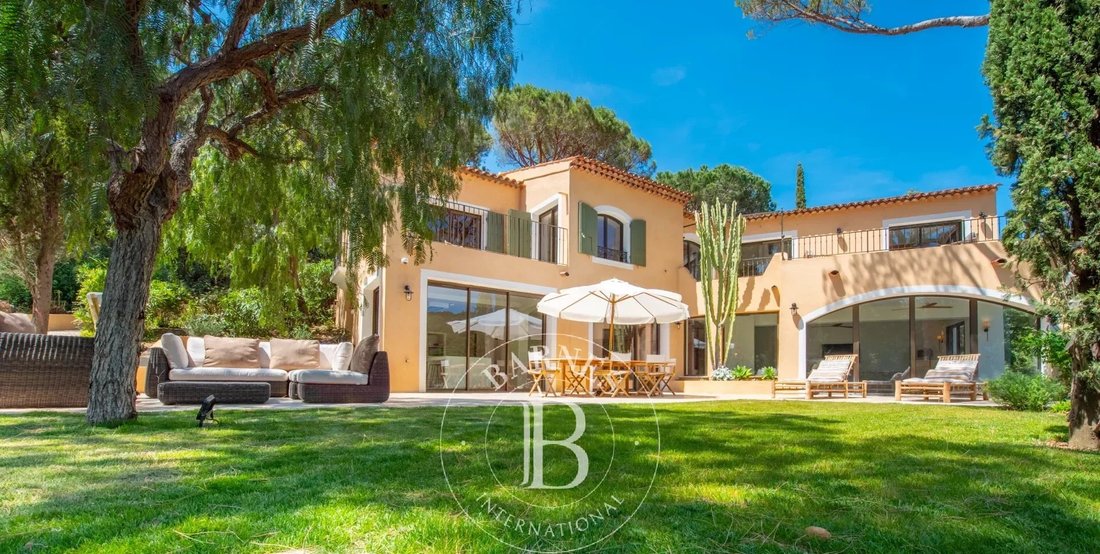 Villa in La Croix-Valmer, Provence-Alpes-Côte d'Azur, France 2 - 12738548