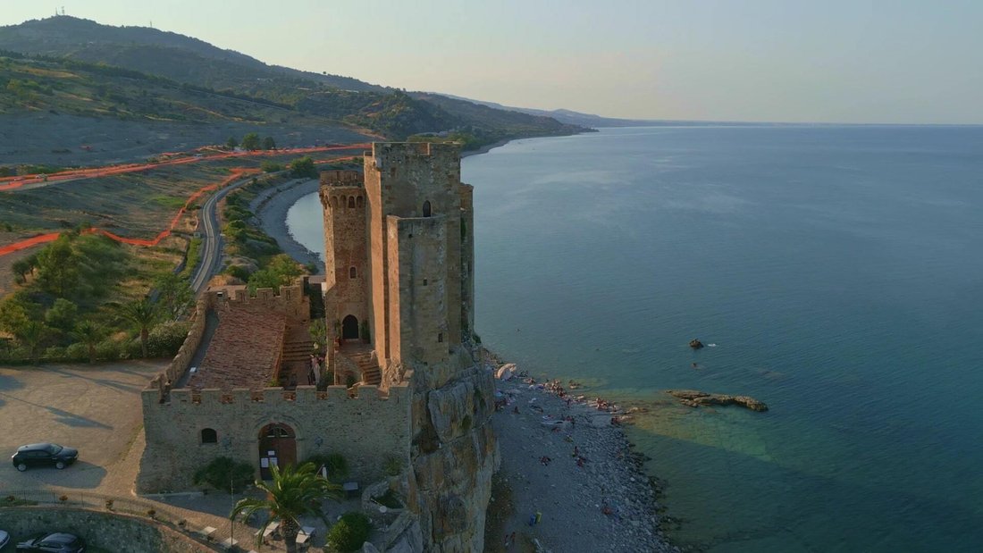 Frederick’s Citadel by the Ionian Sea: A 13th-Century Crown of Stone & Legend