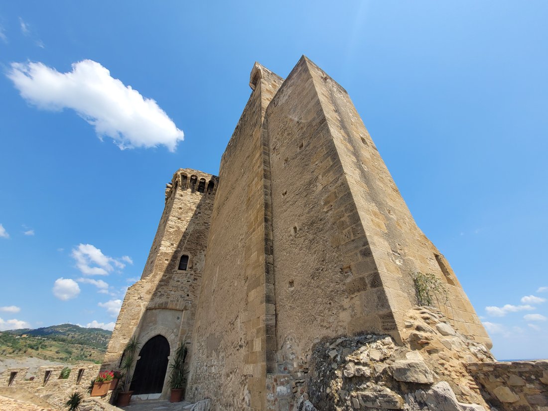 Frederick’s Citadel by the Ionian Sea: A 13th-Century Crown of Stone & Legend