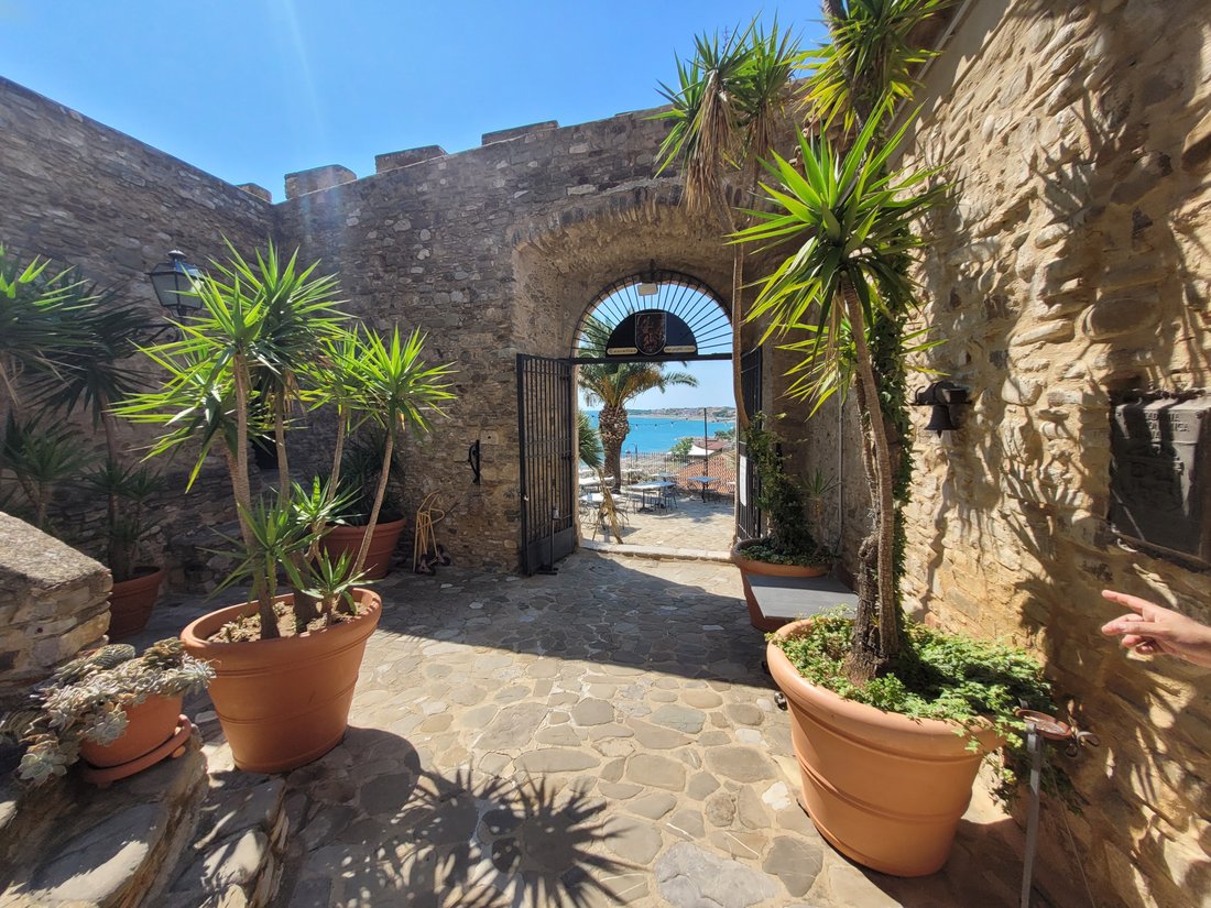 Frederick’s Citadel by the Ionian Sea: A 13th-Century Crown of Stone & Legend