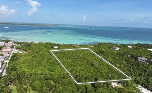 Land in Dunmore Town, Harbour Island, The Bahamas 1
