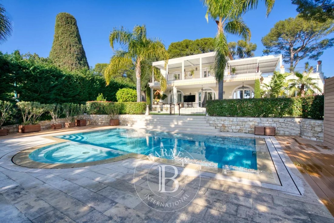 Villa in Saint-Jean-Cap-Ferrat, Provence-Alpes-Côte d'Azur, France 2 - 12481728