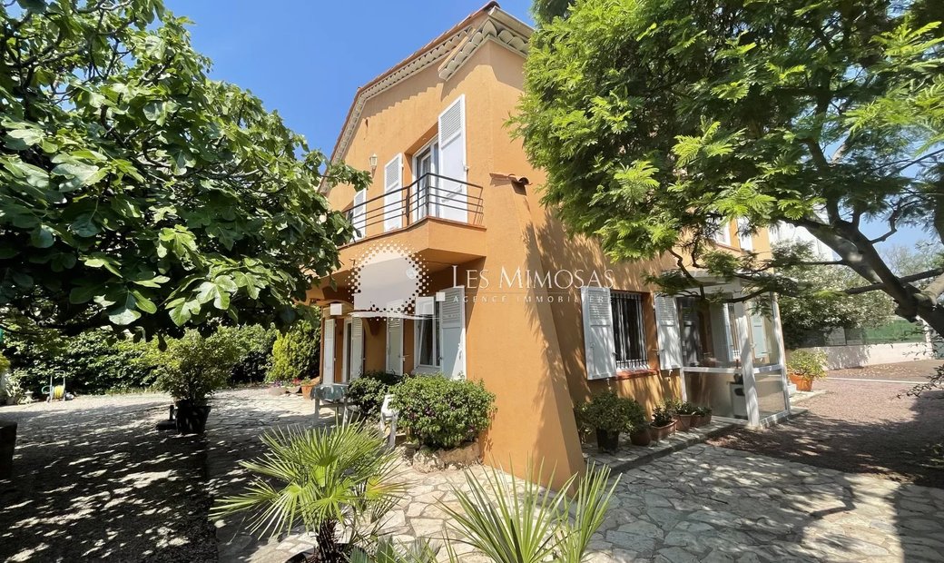Fréjus House In Fréjus, Provence Alpes Côte D'azur, France For Sale