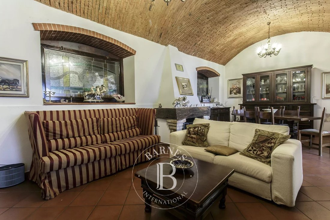 Flat With Garage And Garden In Como, Lombardy, Italy For Sale (12586651)