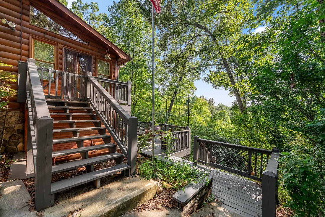 Two Story Cabin With Breathtaking Views In Blue Ridge, United States For Sale (13095885)