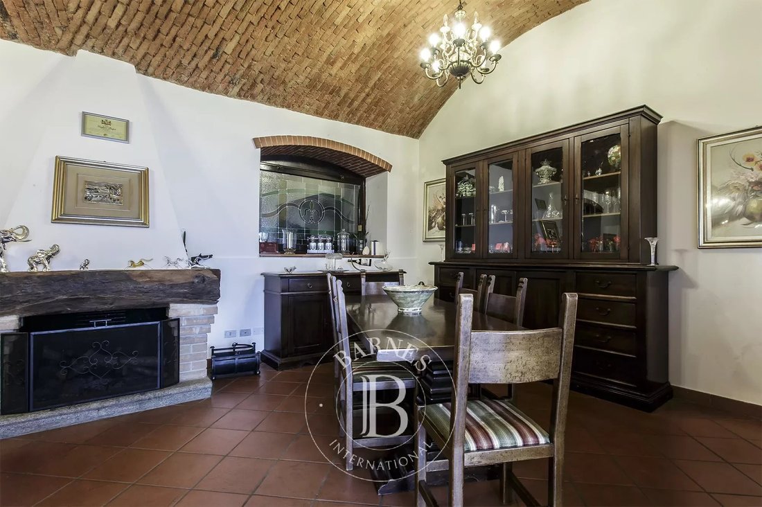 Flat With Garage And Garden In Como, Lombardy, Italy For Sale (12586651)